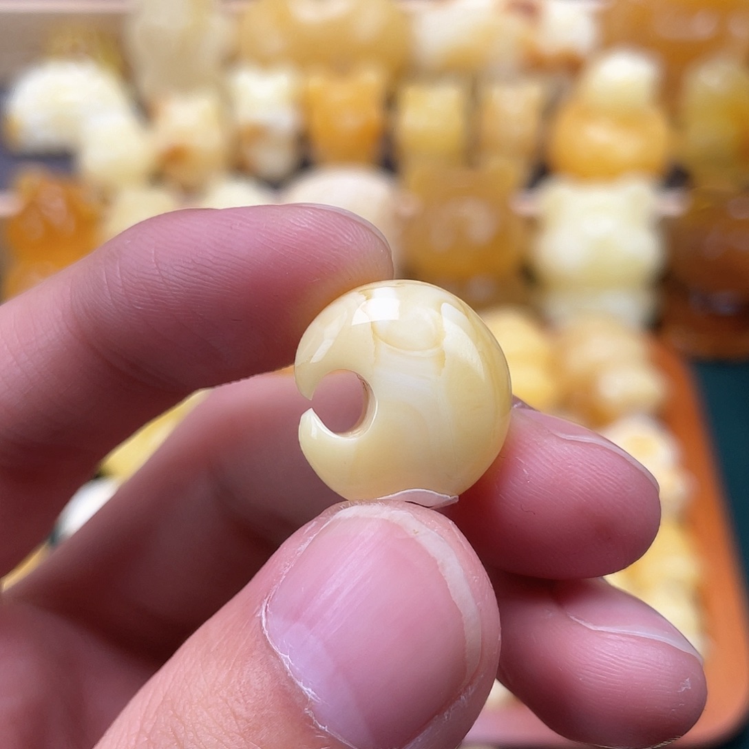 琥珀裸石未镶嵌蜜蜡
