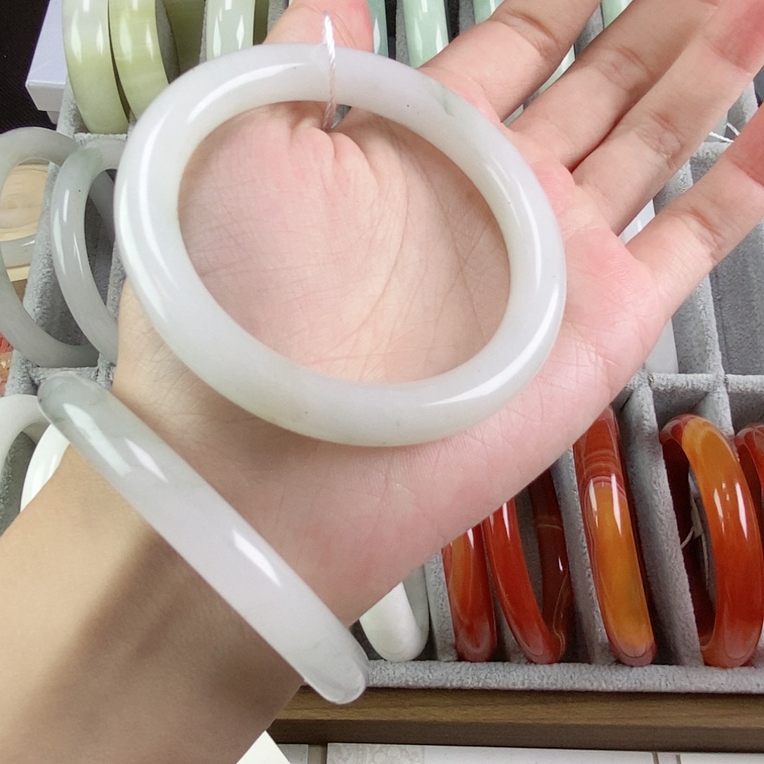 石英质玉手镯未镶嵌54.2天山翠