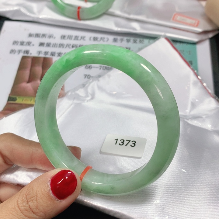 翡翠手镯未镶嵌舞***潘天然翡翠手镯02