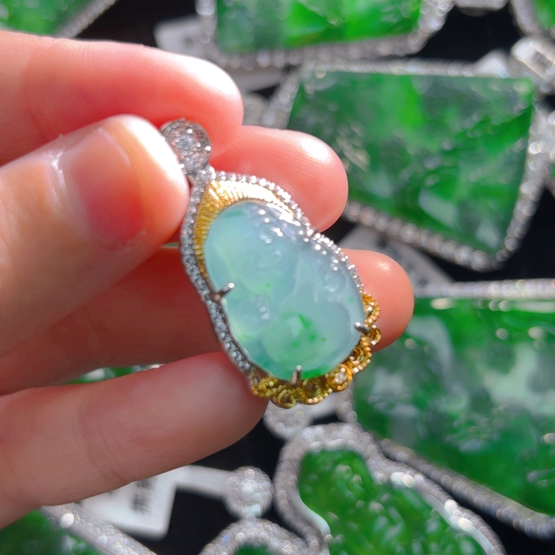 翡翠颈饰未镶嵌财神