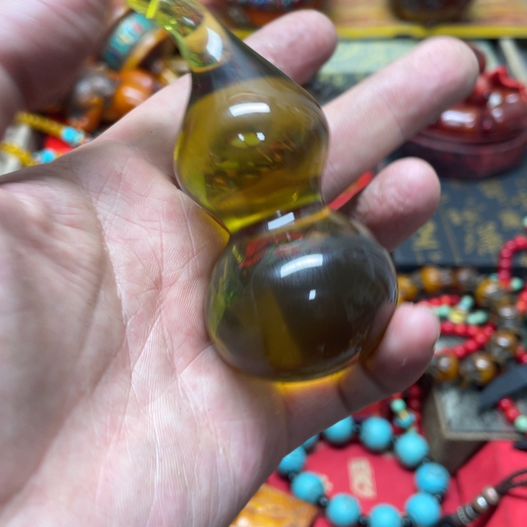 琥珀裸石未镶嵌好物推荐如图所示