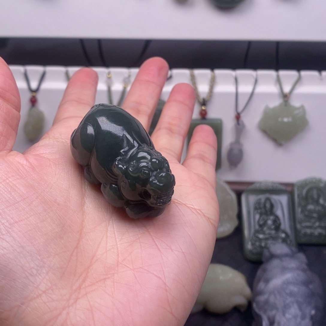 和田玉未镶嵌颈饰和田玉貔貅手把