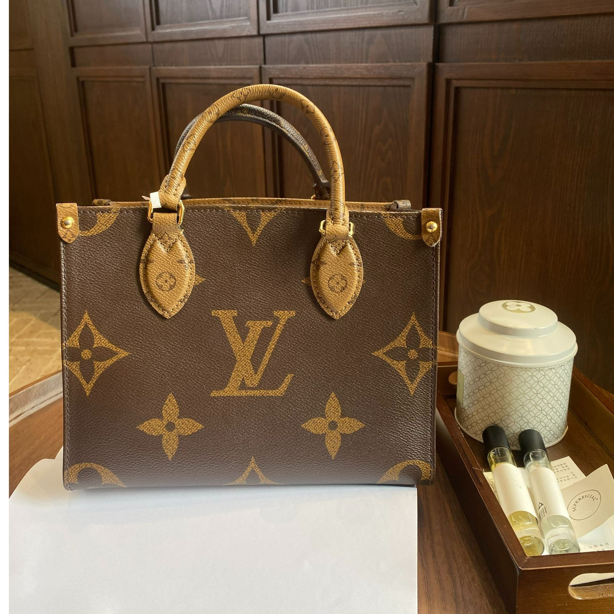 99新 LouisVuitton/路易威登 Onthego小号米色肩带 99新 96360459