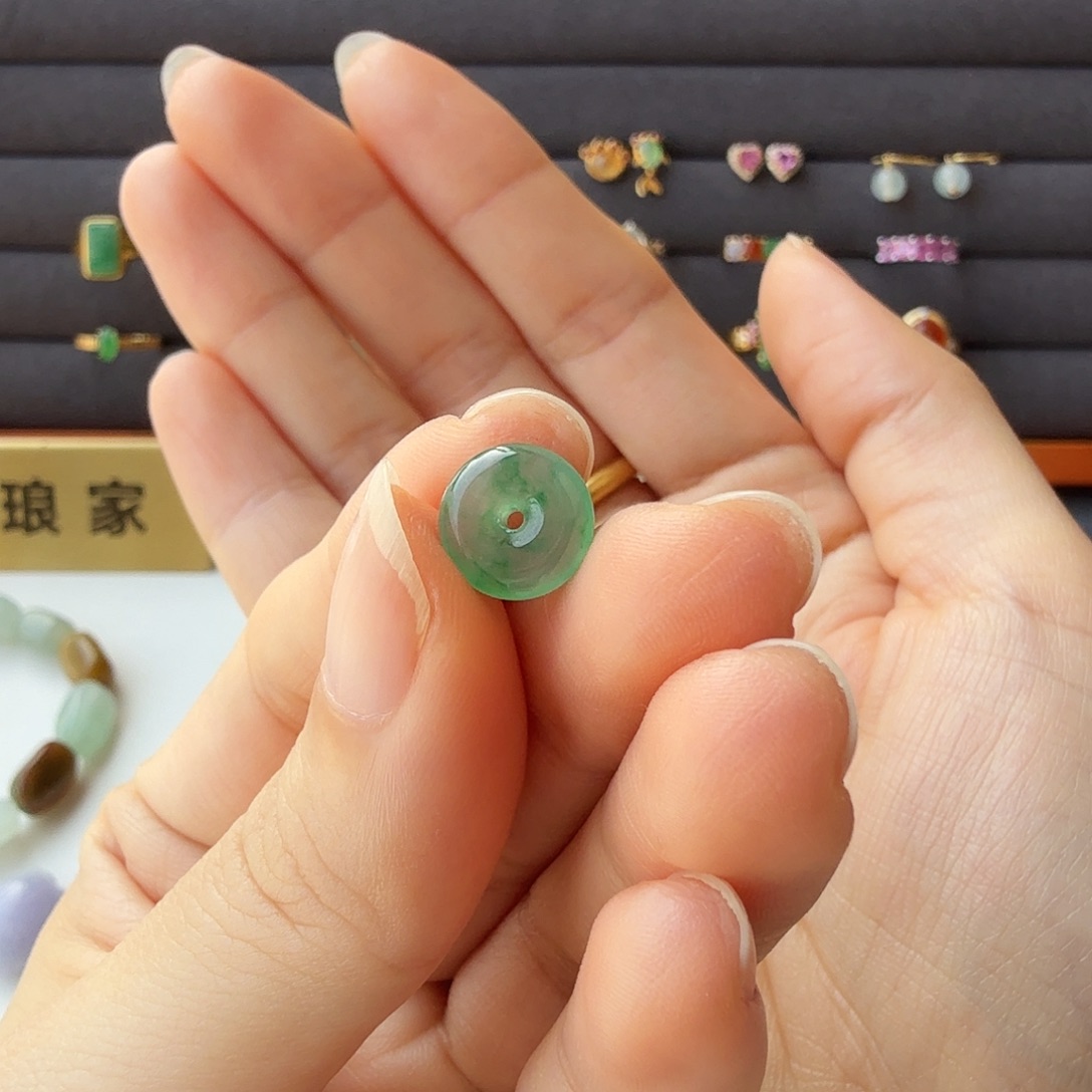 爱***能翡翠未镶嵌颈饰翡翠平安扣卡9.2