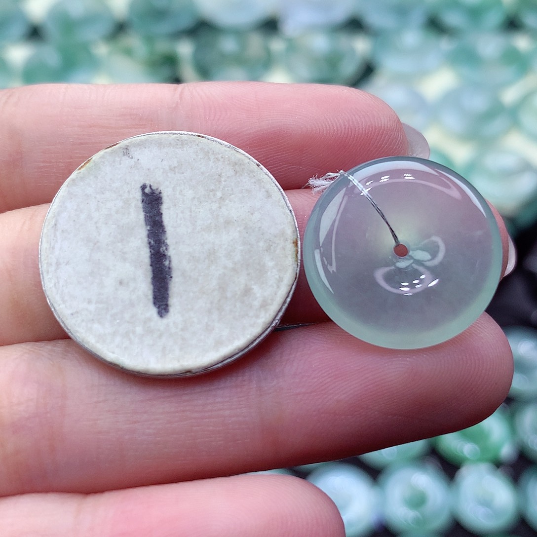 翡翠颈饰未镶嵌吊坠18。尺寸18.9-5