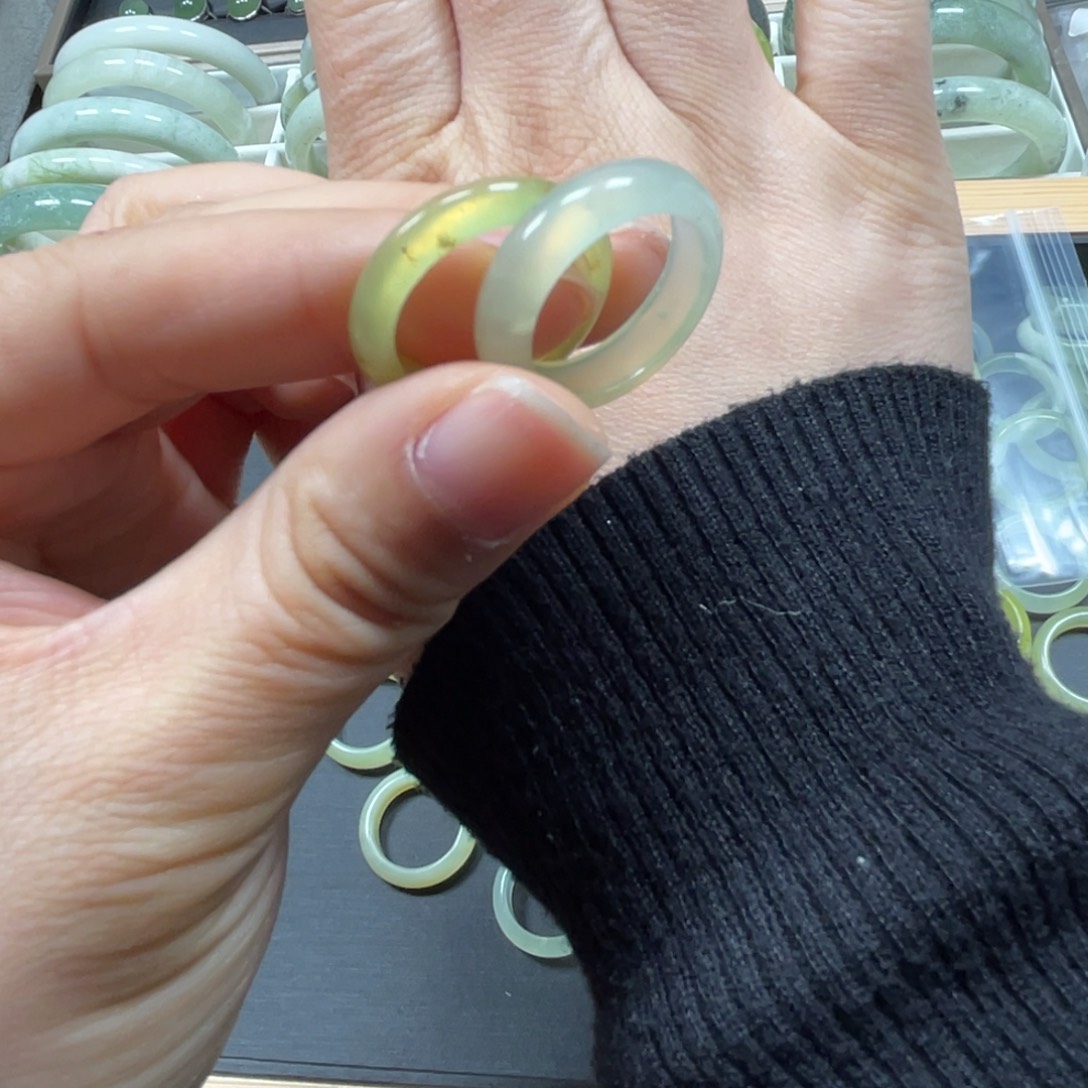 蛇纹石玉未镶嵌戒指