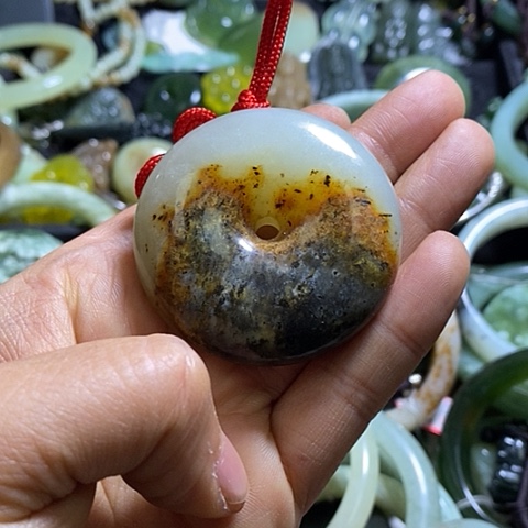 岫玉车挂未镶嵌一个