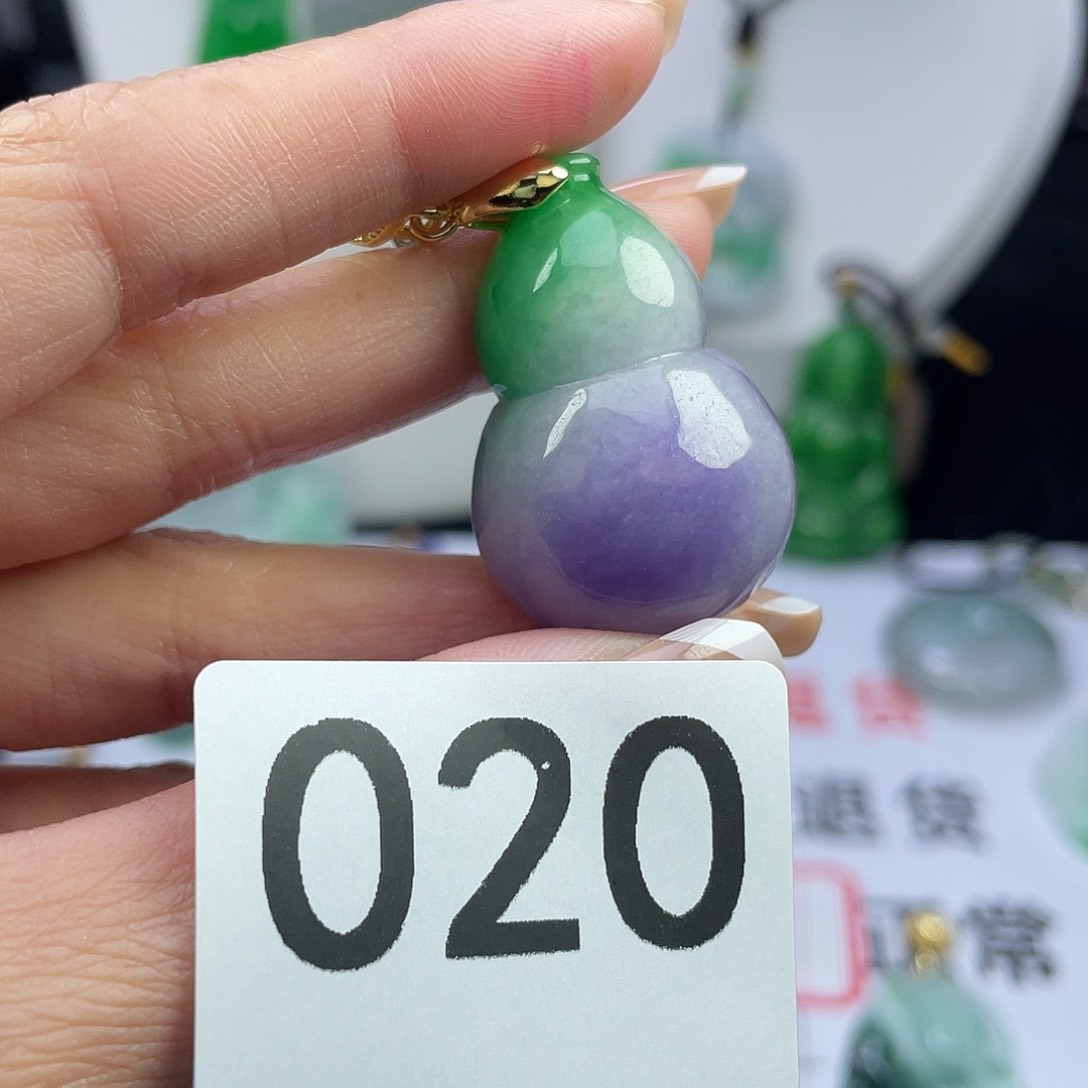 翡翠未镶嵌吊坠(赠链)