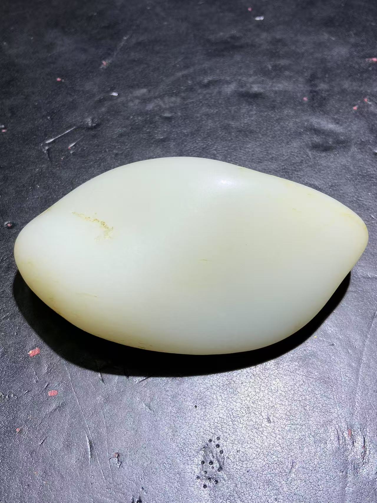 精品和田玉洒金皮白肉