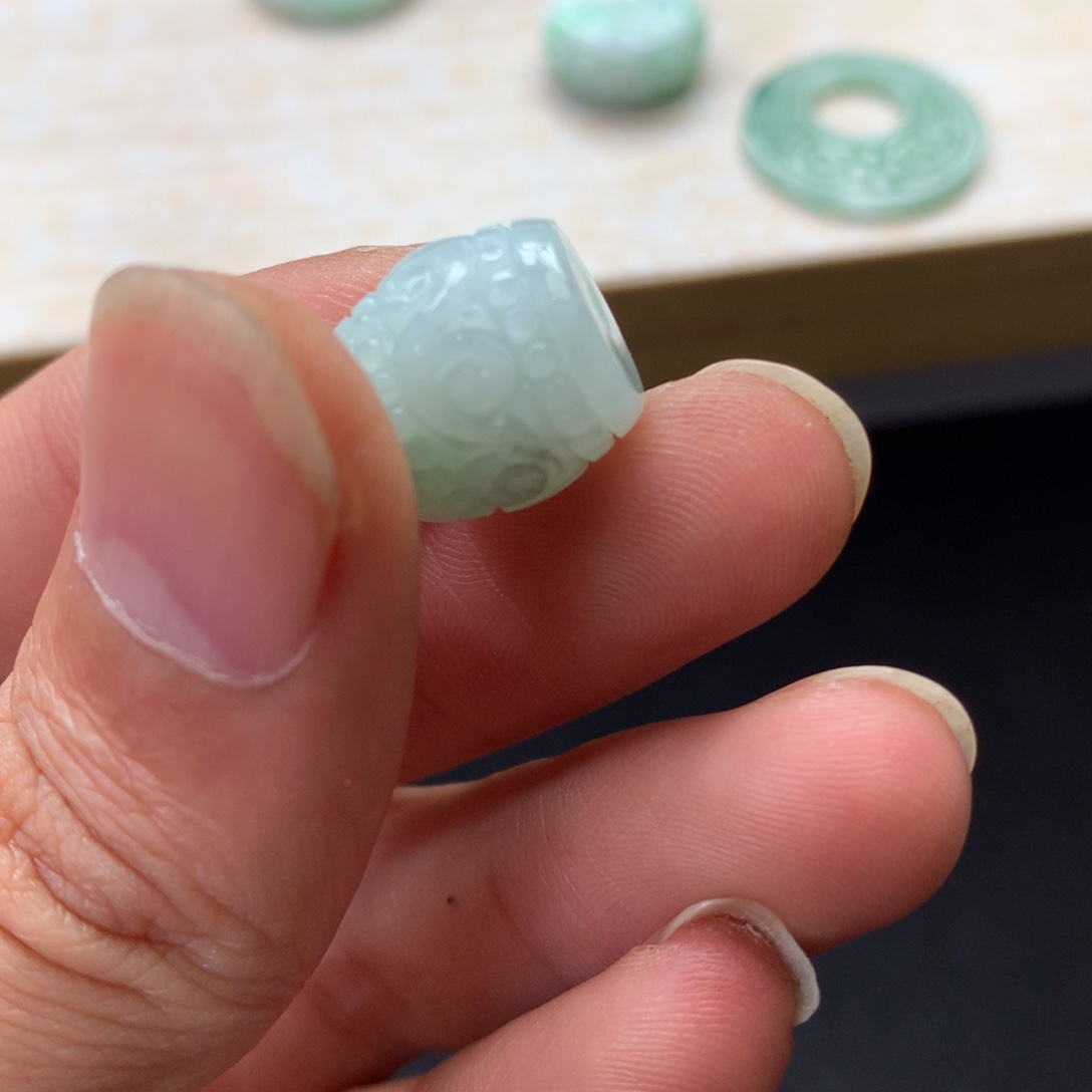 翡翠未镶嵌颈饰吊坠