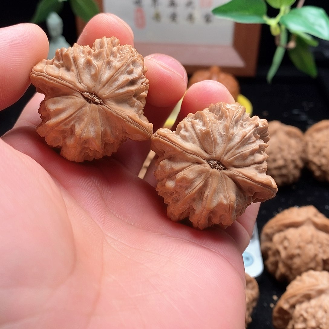 文玩核桃吊坠马老四40