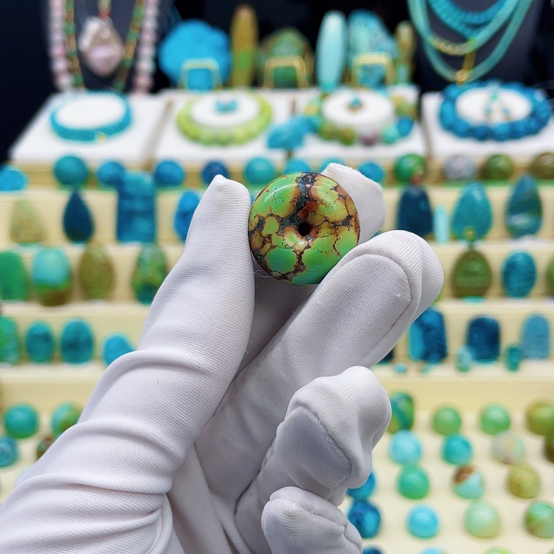 绿松石未镶嵌颈饰