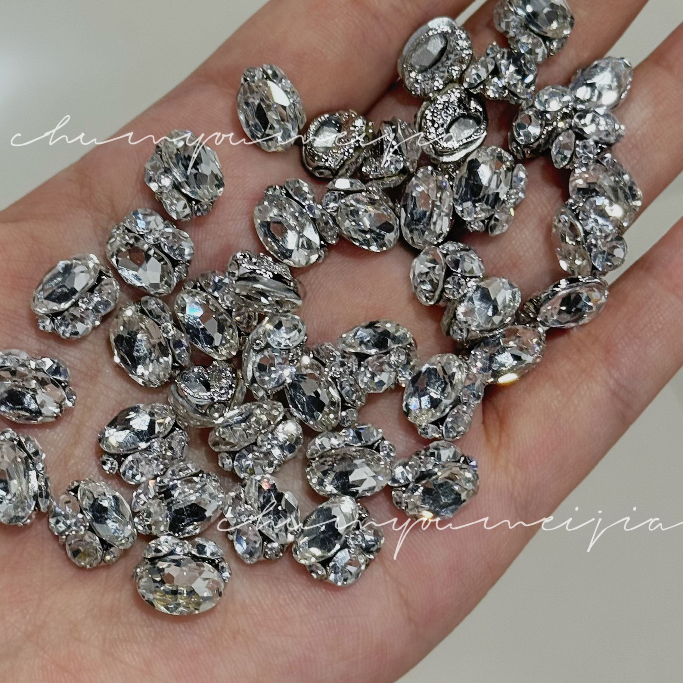 美甲饰品爆闪高品鸽子蛋超闪成品小号瘦蛋白色椭圆蛋形堆钻9*11mm