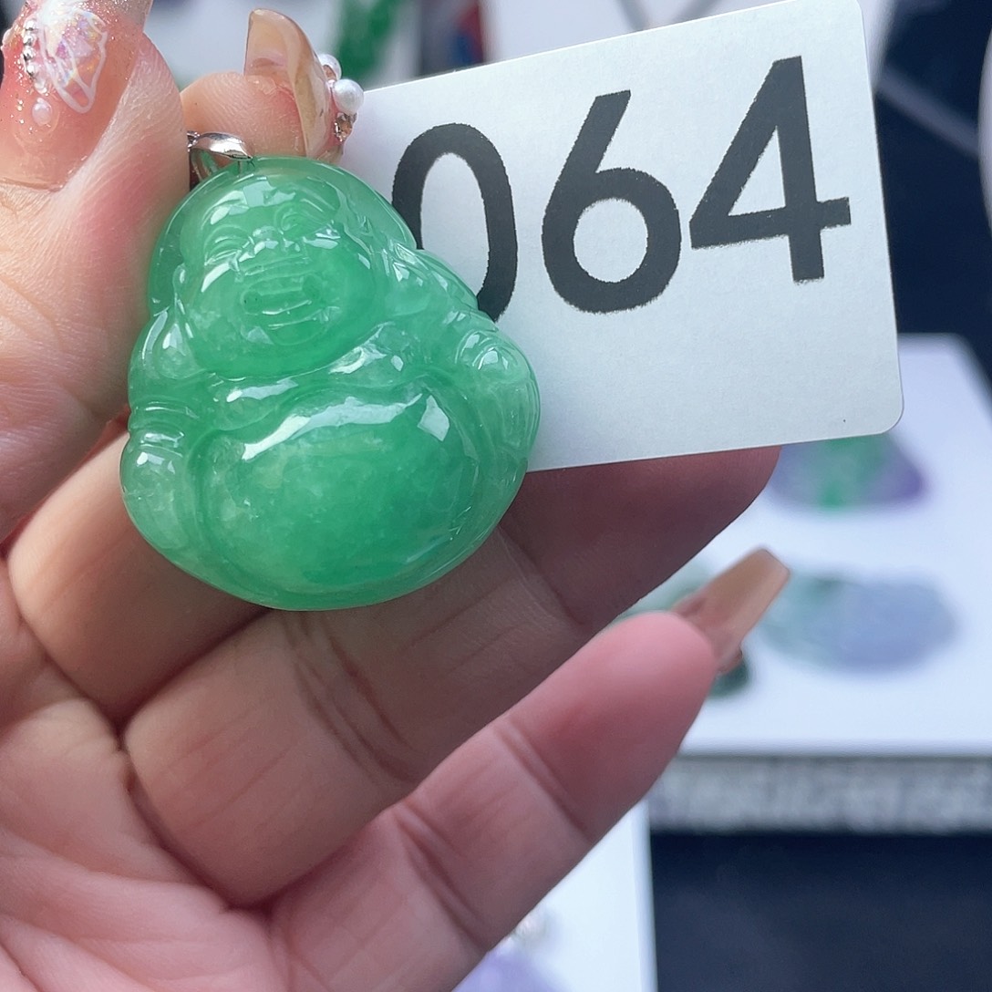 翡翠吊坠(赠链)未镶嵌