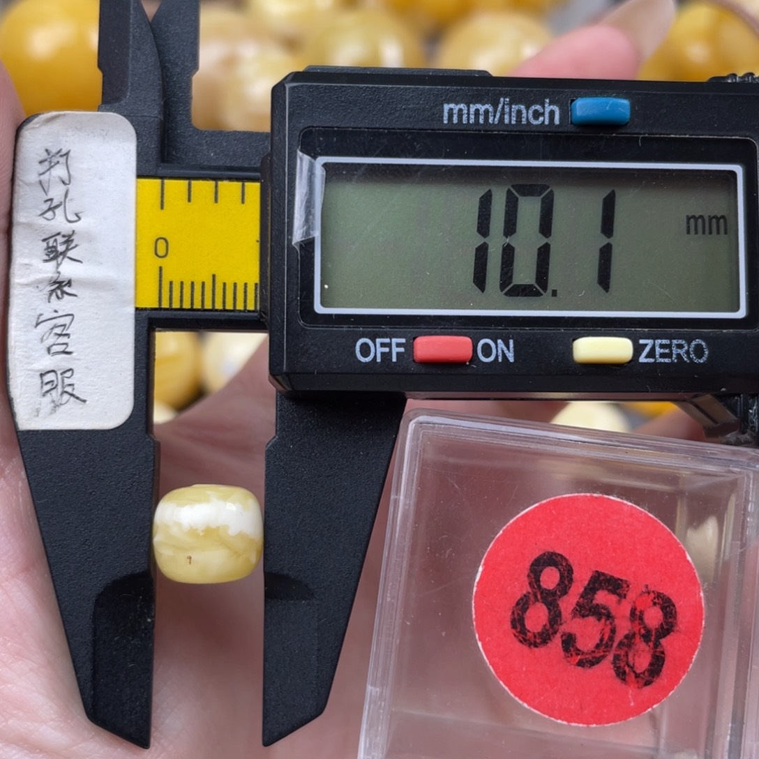 蜜蜡未镶嵌珠宝奇石