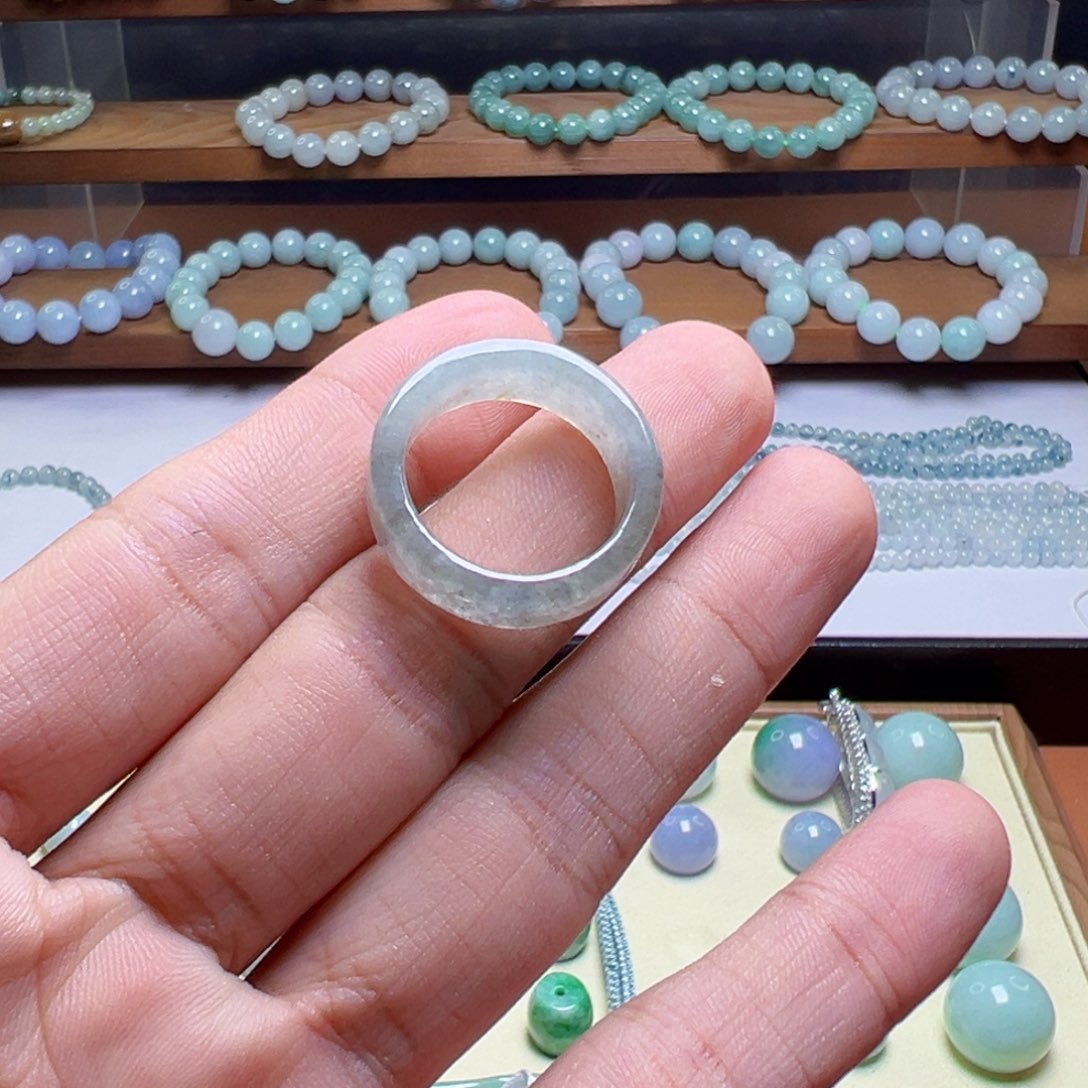 翡翠未镶嵌戒指乌鸡糯冰