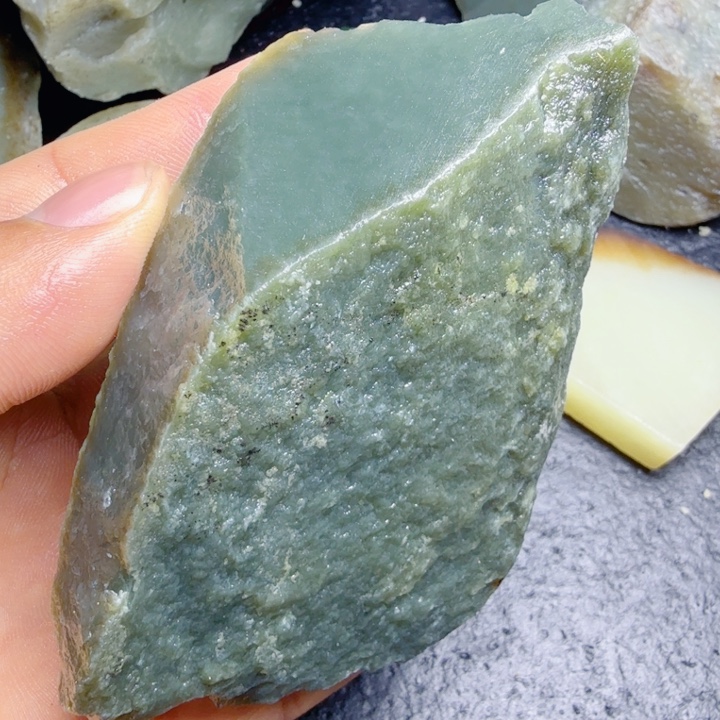 和田玉（糖玉）未镶嵌珠宝奇石