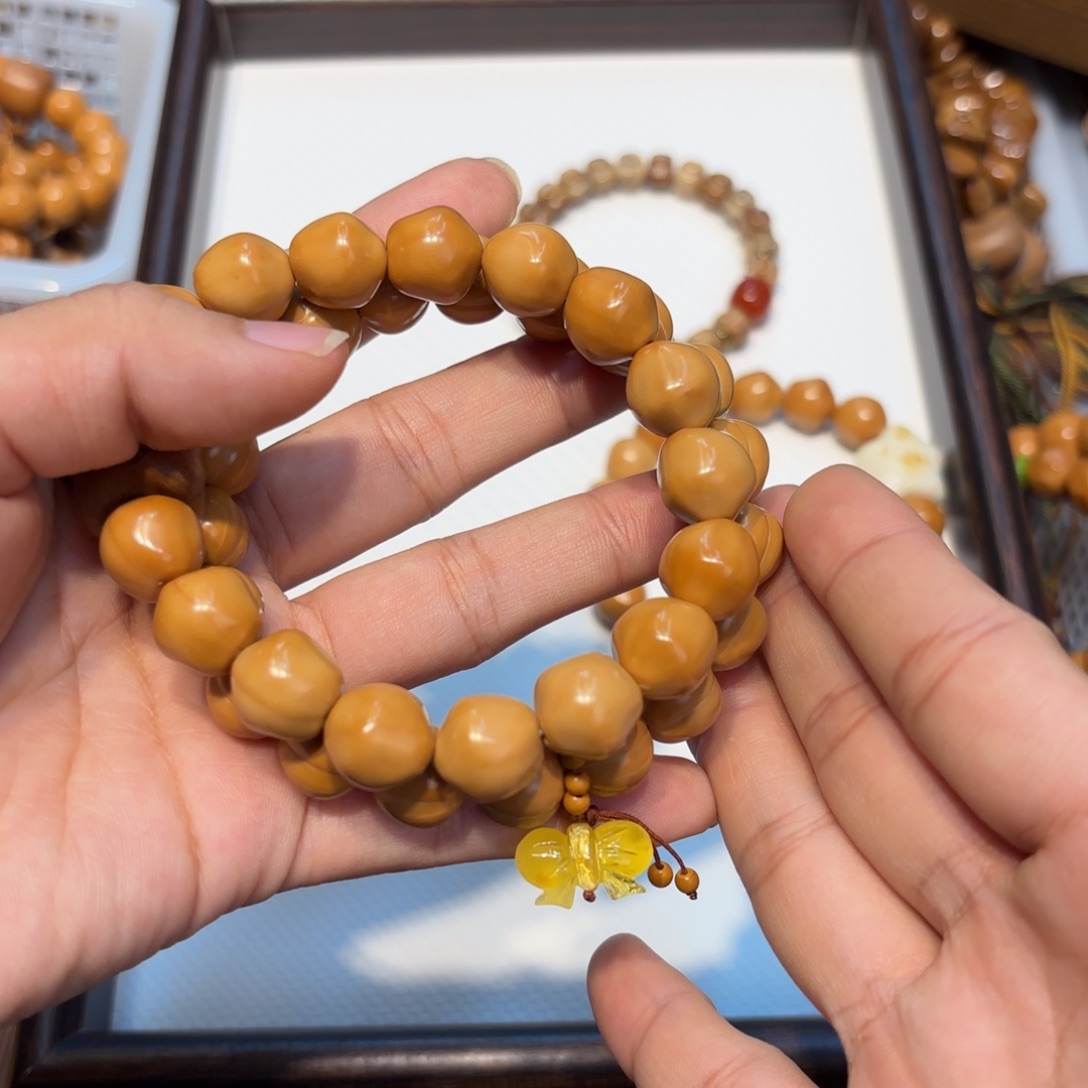 l***e白玉菩提吊坠猴头星星素串+ 蜡蜡蝴蝶结