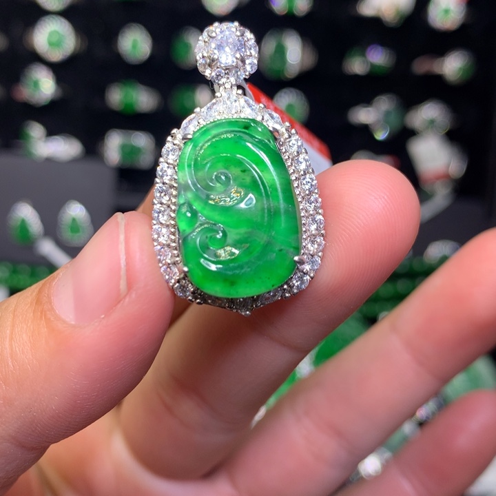 【闪购商品】翡翠颈饰银S925镶嵌天然翡翠