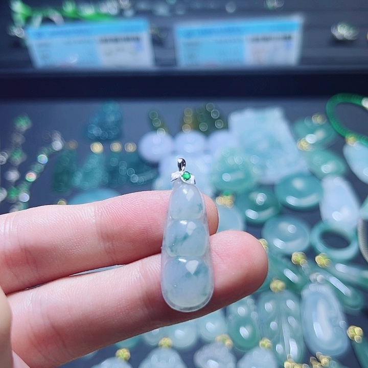 颈饰18K金镶嵌翡翠翡翠