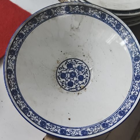 瓷片瓷片，各种摆件，均有瑕疵。沙锅！