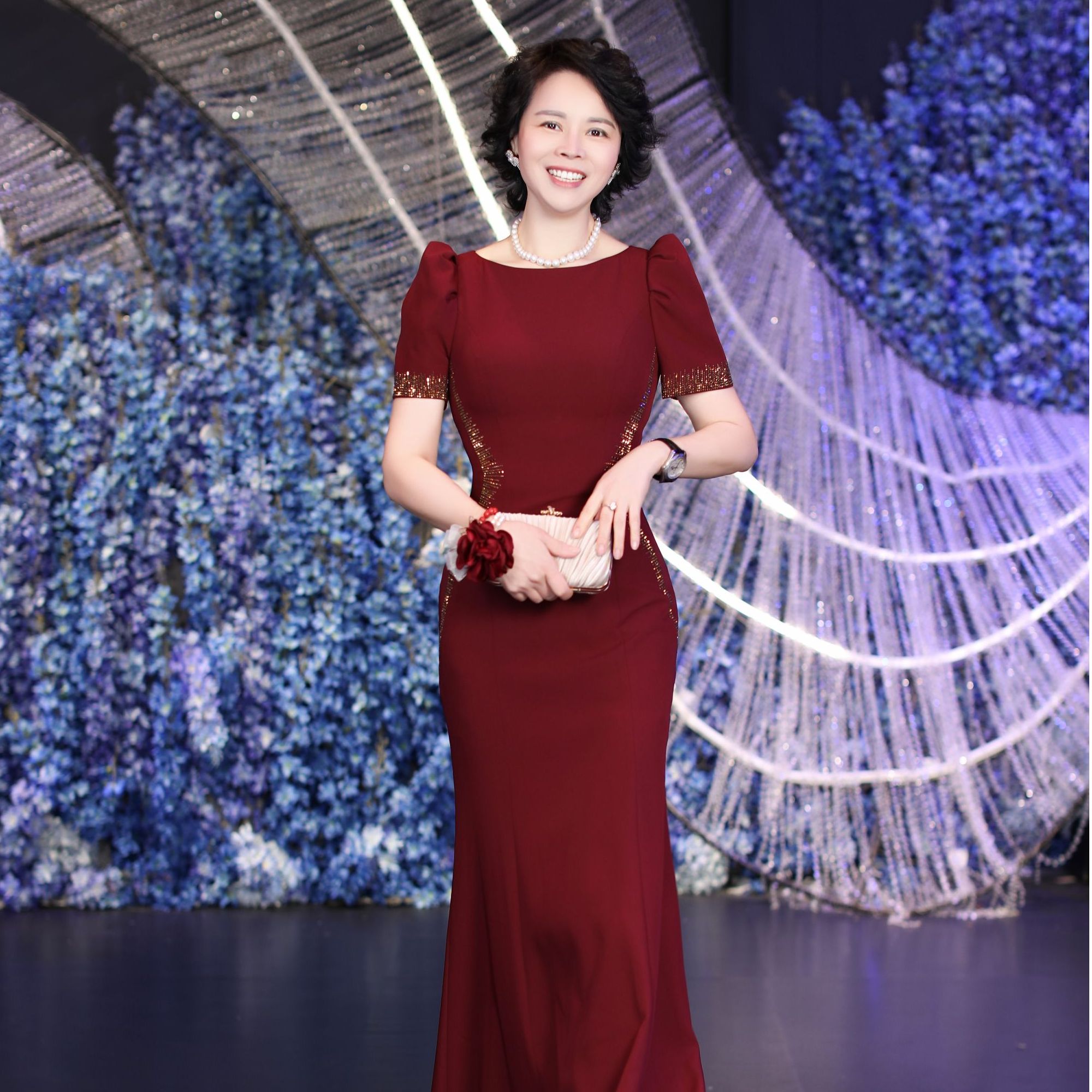 高定宴会酒红色气质修身喜婆婆妈妈装2025新款爆款