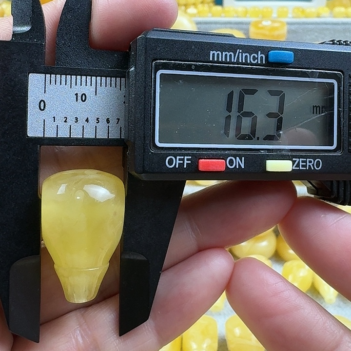 蜜蜡未镶嵌裸石18杂