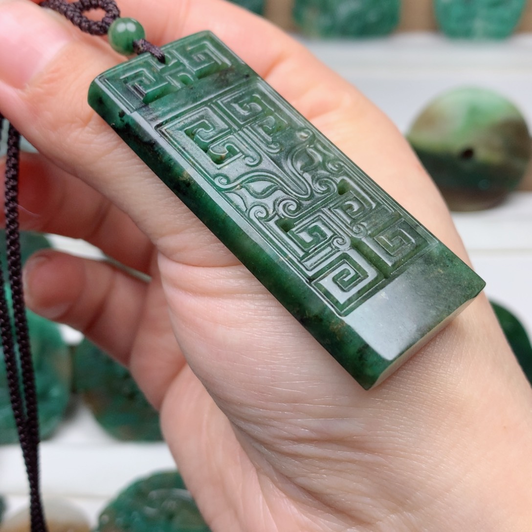 独山玉颈饰未镶嵌