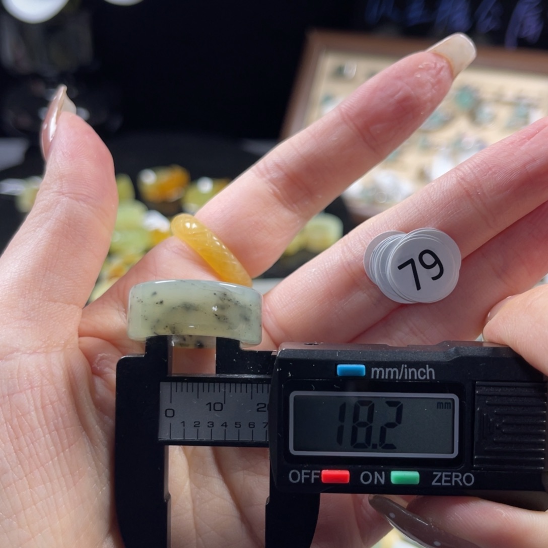 蛇纹石玉未镶嵌戒指