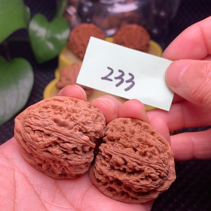 【闪购商品】把件文玩核桃36.5三角南疆石233