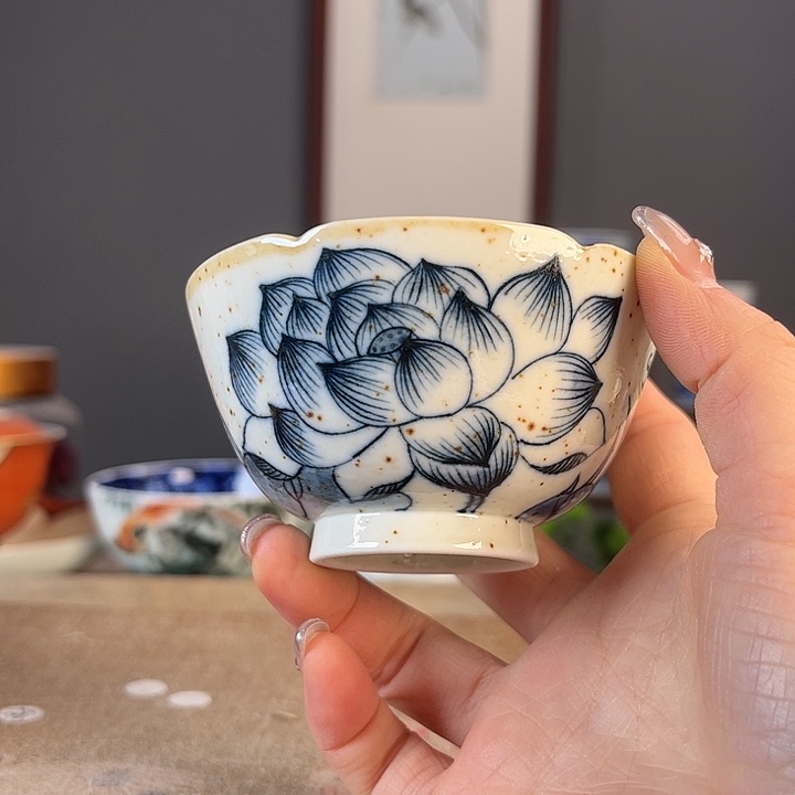 摆件景德镇陶瓷茶杯里