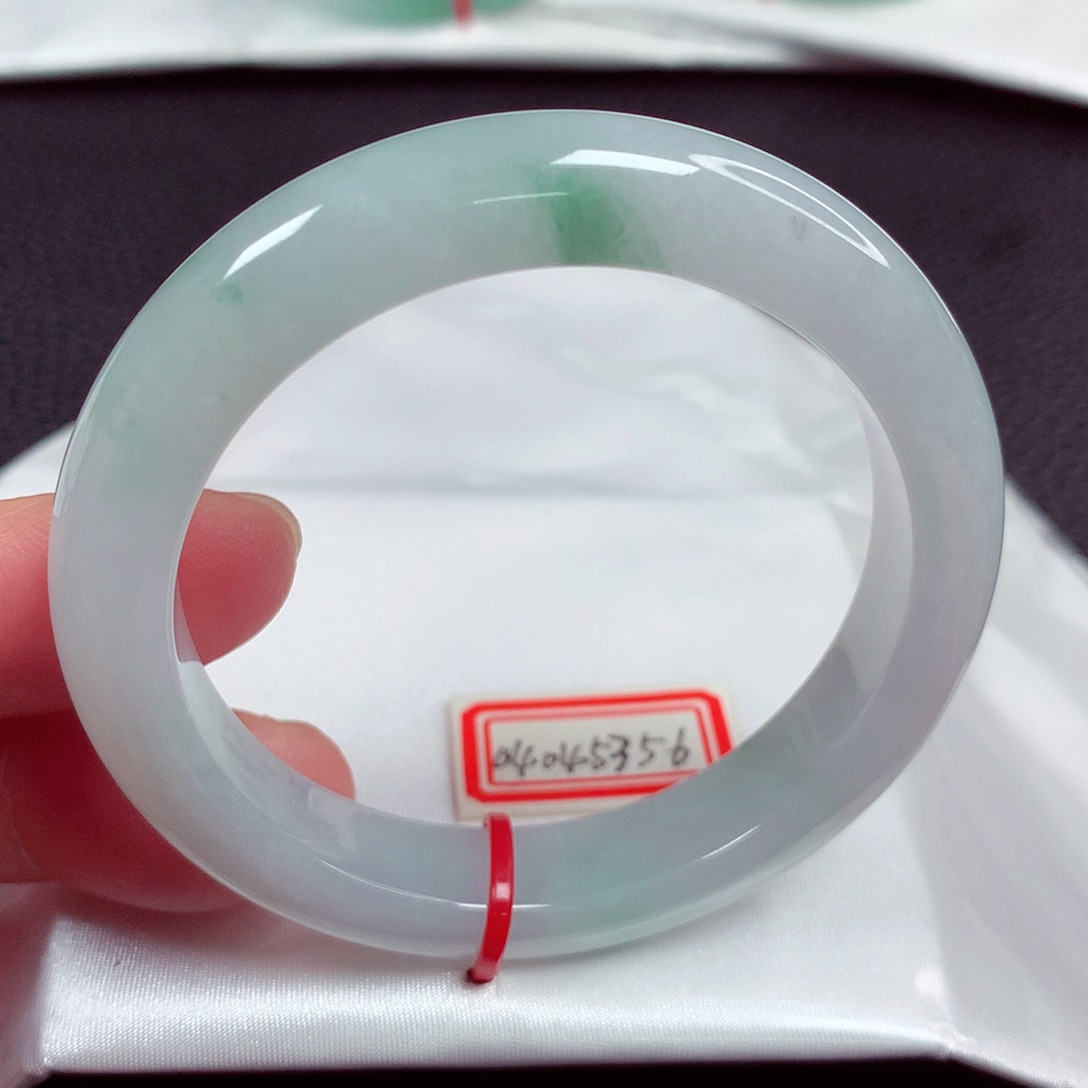 翡翠手镯未镶嵌天然翡翠手镯