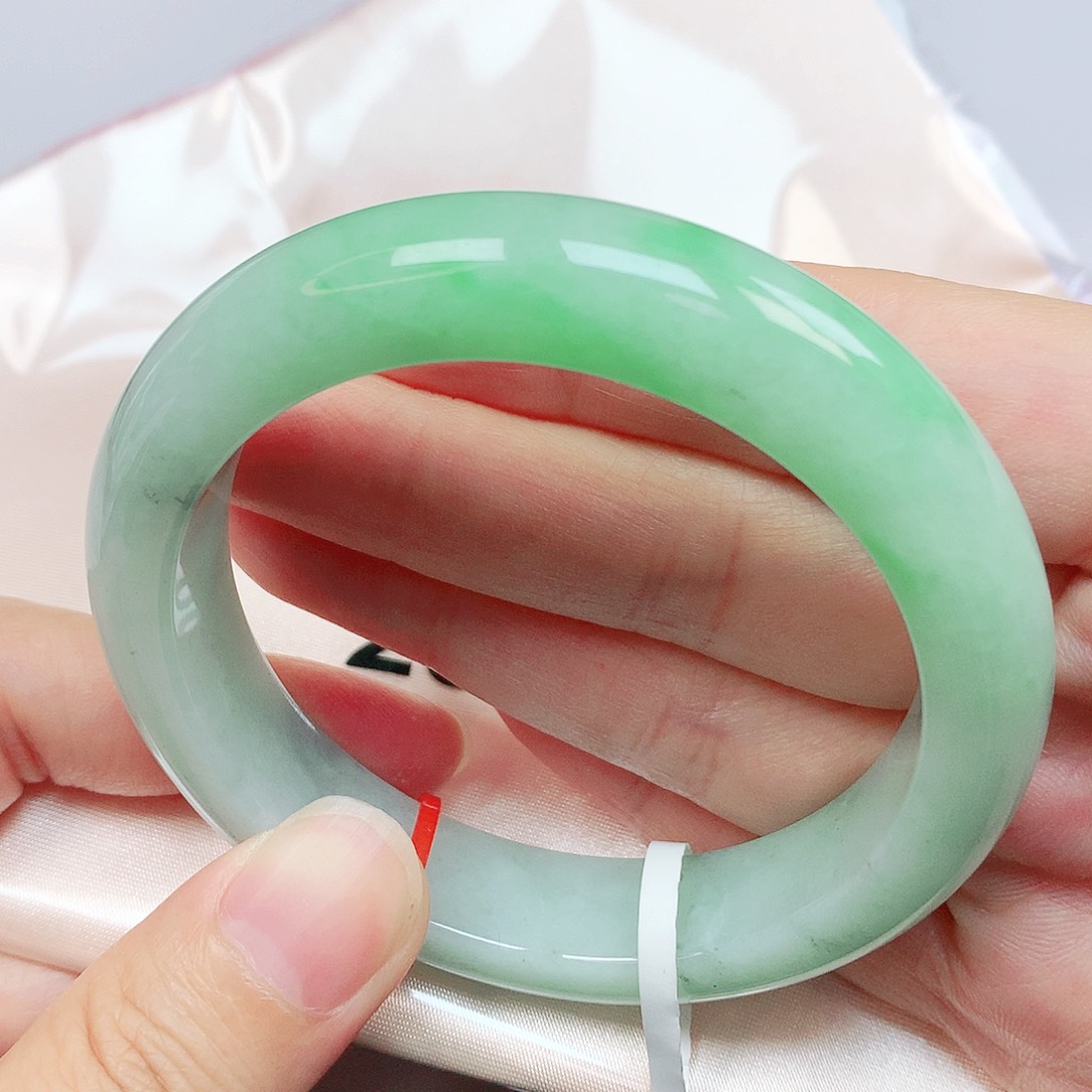 翡翠手镯未镶嵌抖音288