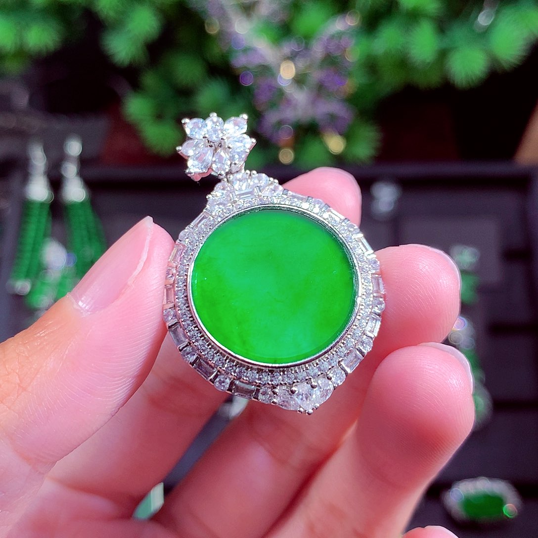 颈饰未镶嵌翡翠天然