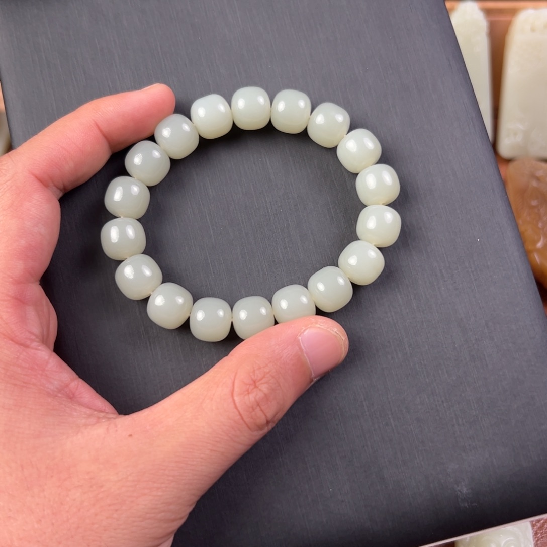 锋***丶和田玉（青白玉）未镶嵌颈饰