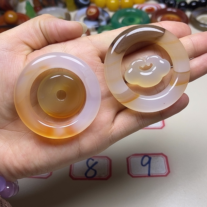 玉***人玛瑙/玉髓未镶嵌颈饰