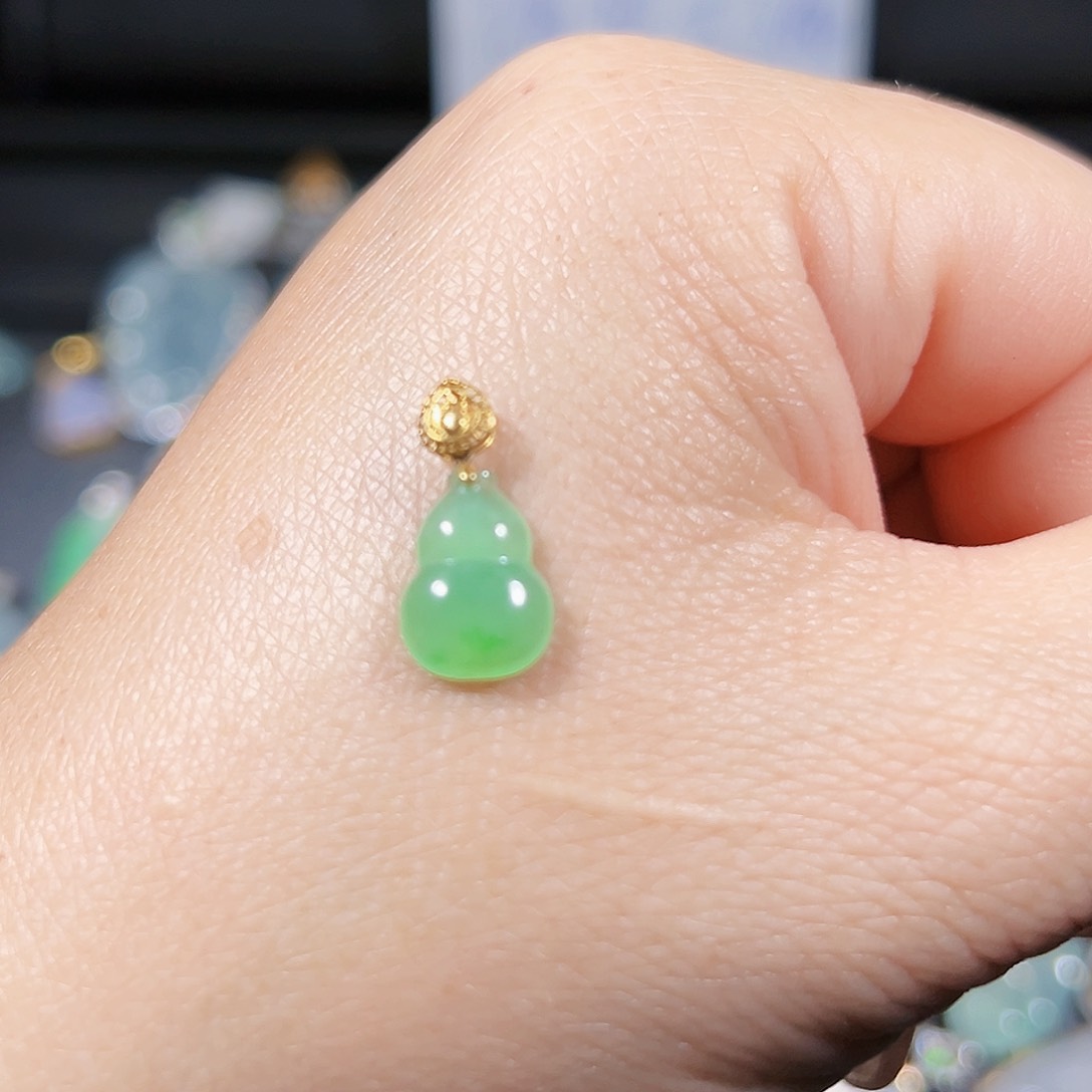 翡翠吊坠(不含链)18K金镶嵌