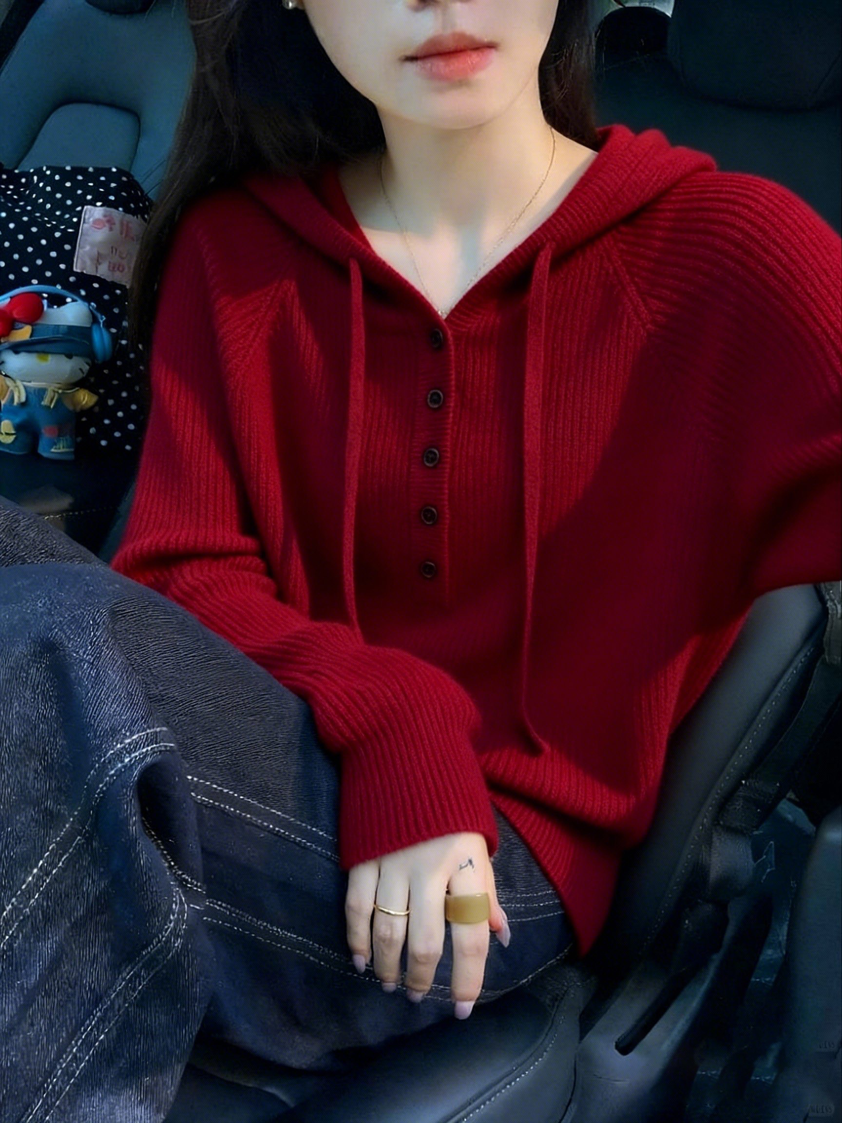高级感红色韩系连帽纽扣长袖针织衫女2025秋冬新款显瘦宽松上衣潮