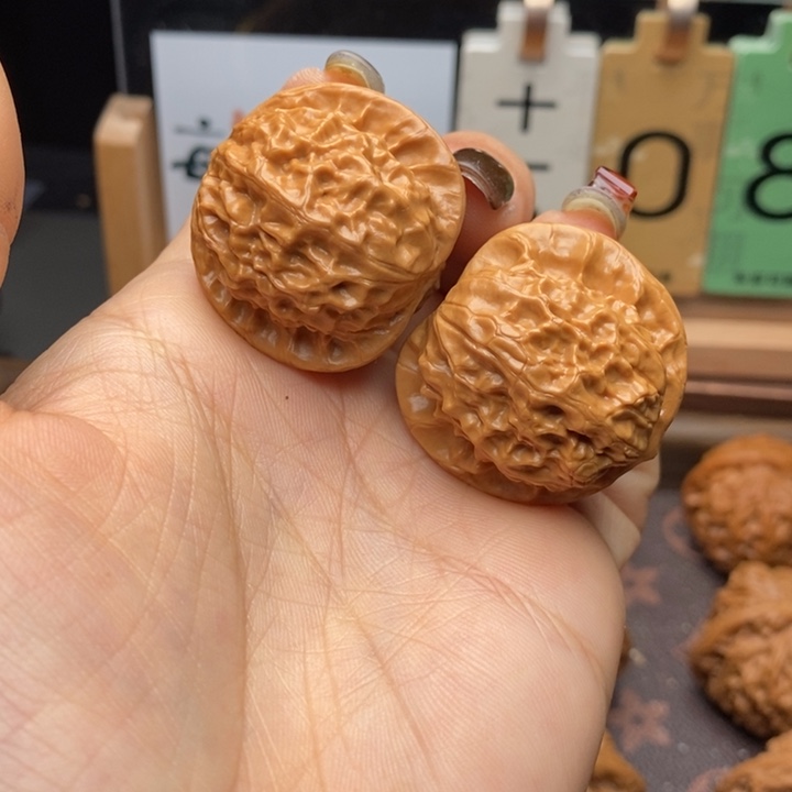 爱***子文玩核桃把件瓷娃娃