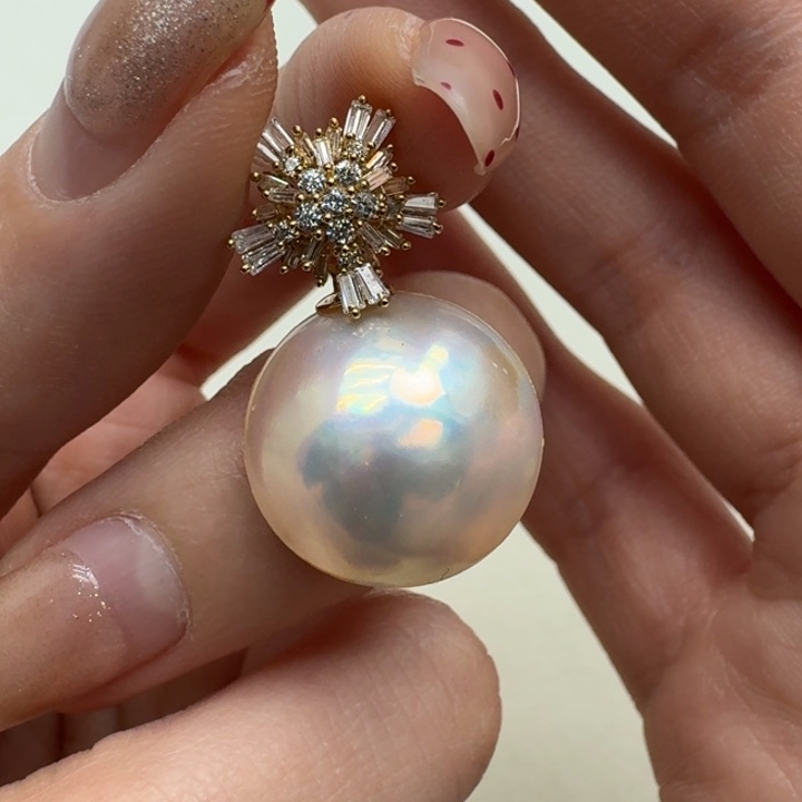 拼合珍珠（马贝珠）颈饰18K金镶嵌