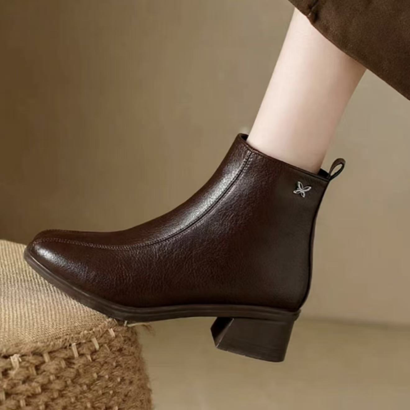 【品牌力荐】秋冬新款高级时尚设计感洋气女靴6196