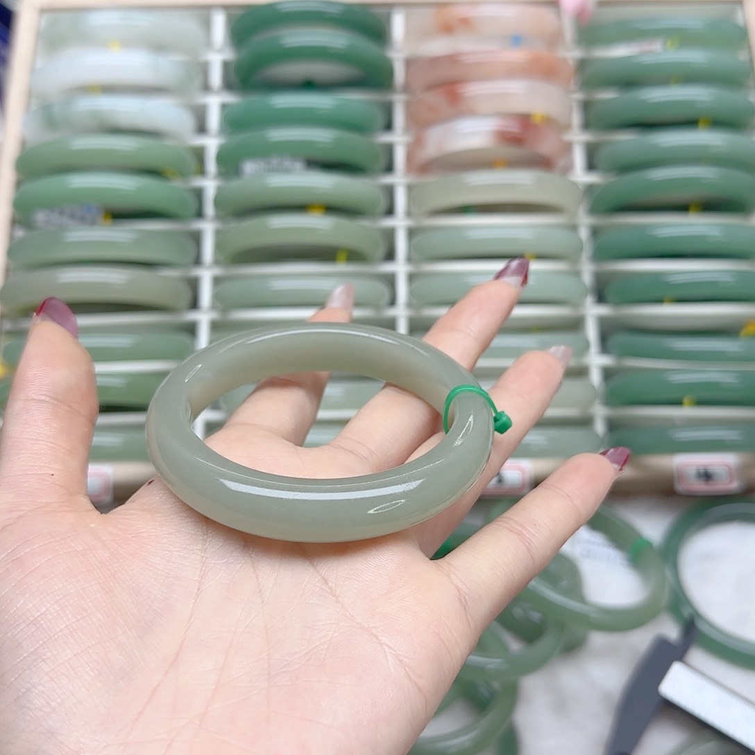 石英质玉手镯未镶嵌56口径