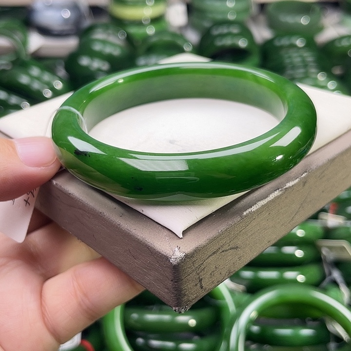 未镶嵌手镯和田玉（碧玉）