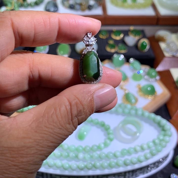 颈饰银S925镶嵌和田玉（碧玉）