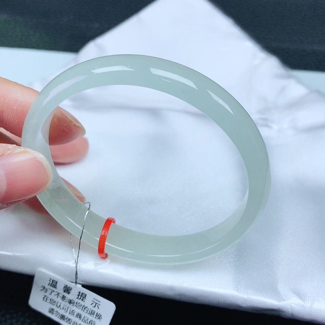 翡翠手镯未镶嵌54贵
