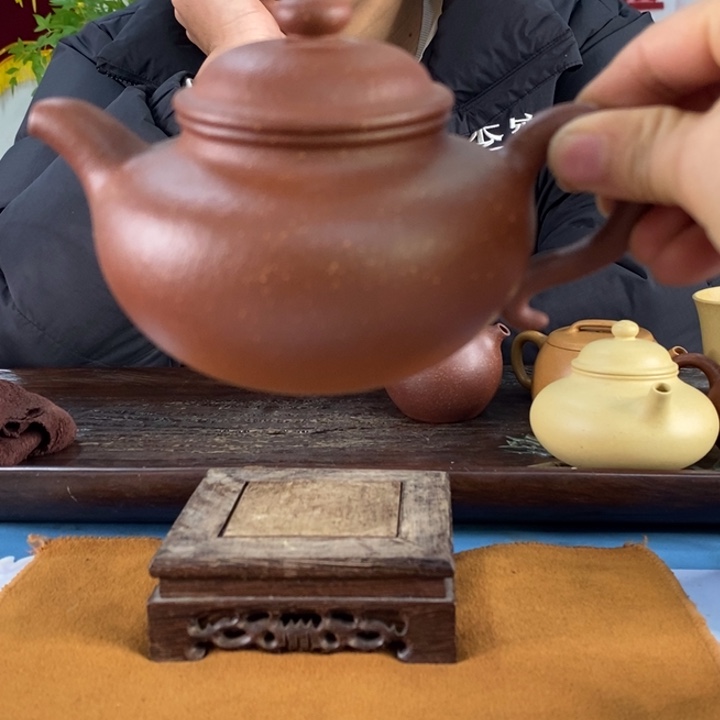 紫砂茶壶红降坡莲子240左右的容量