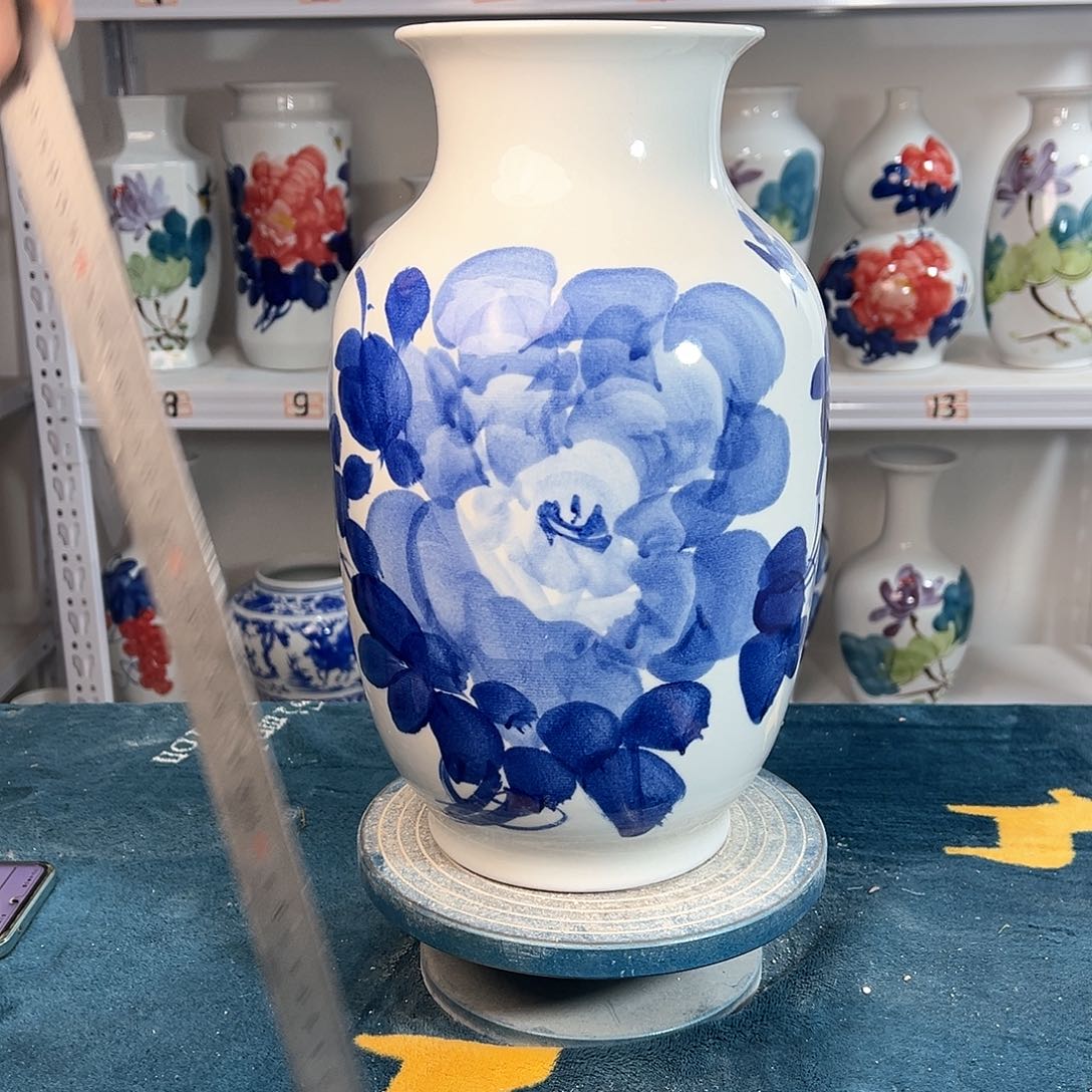摆件景德镇陶瓷大冬青牡