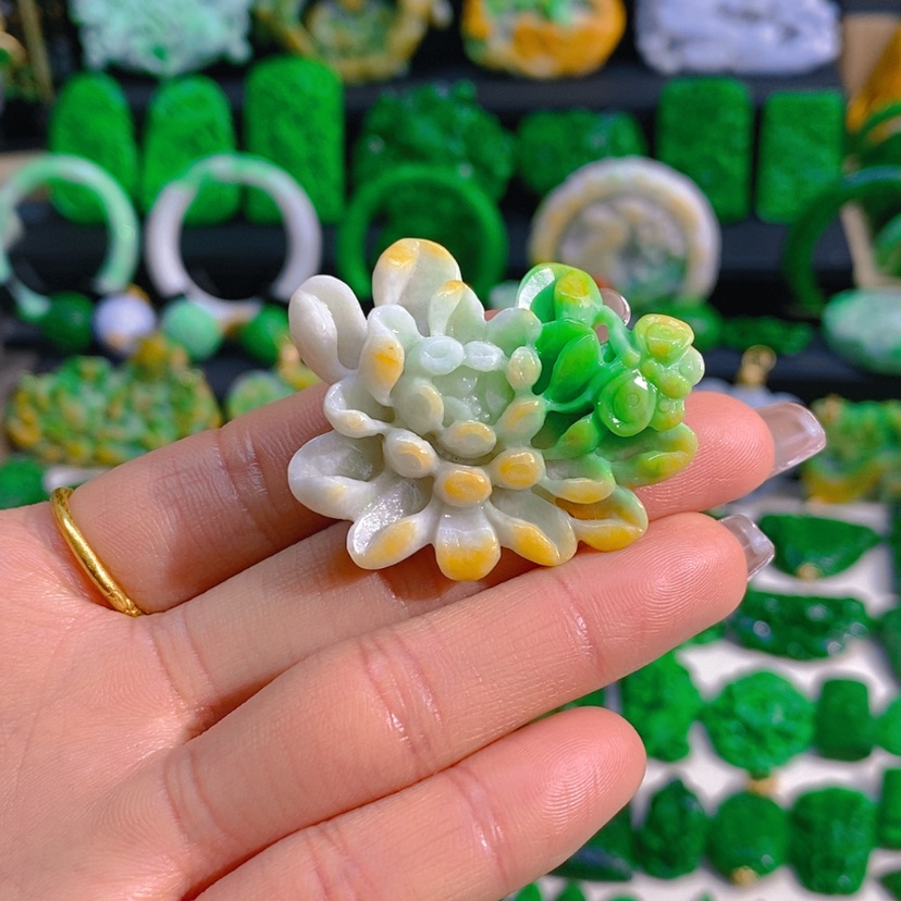 【闪购商品】翡翠颈饰未镶嵌蝶恋花