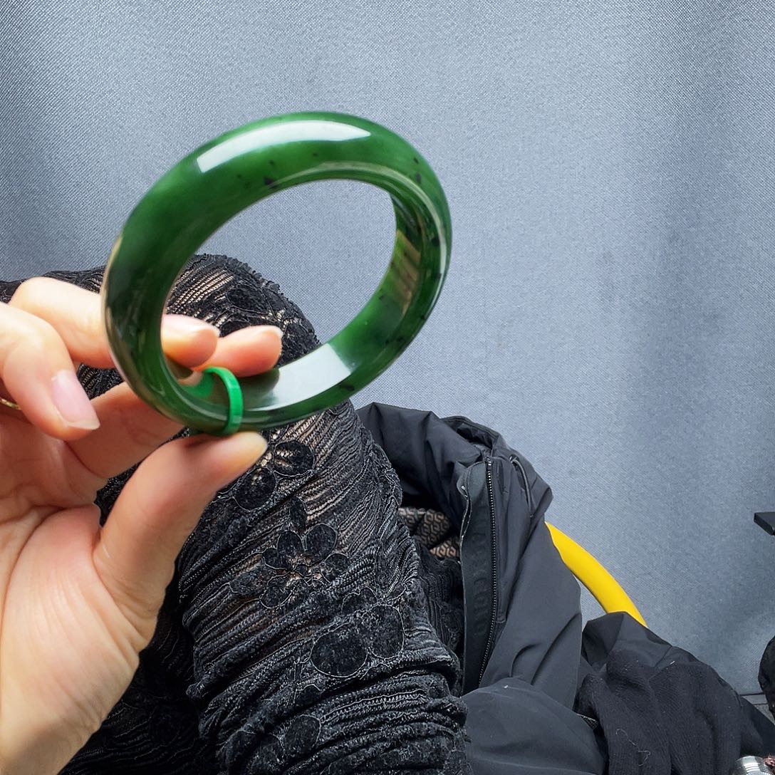 懒***阳和田玉未镶嵌手镯