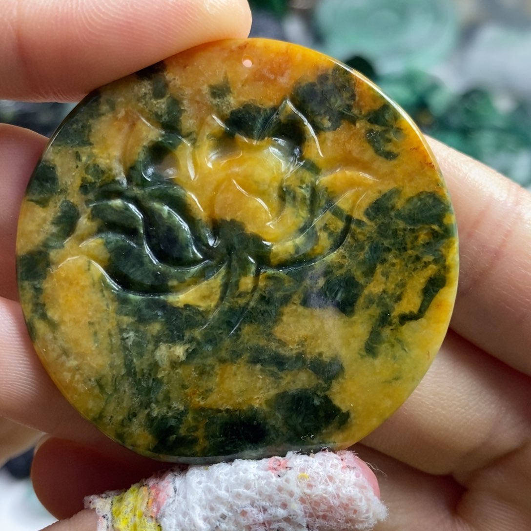 翡翠颈饰未镶嵌吊坠